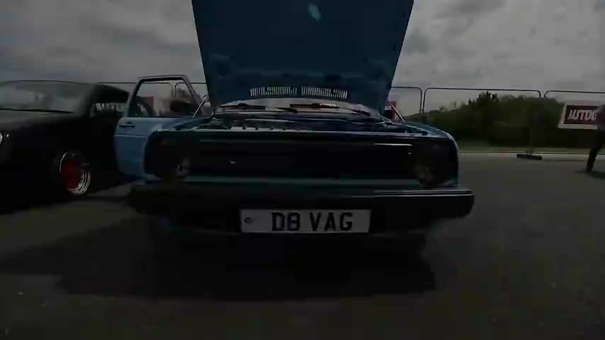 直线加速赛旁的车展都是什么神仙