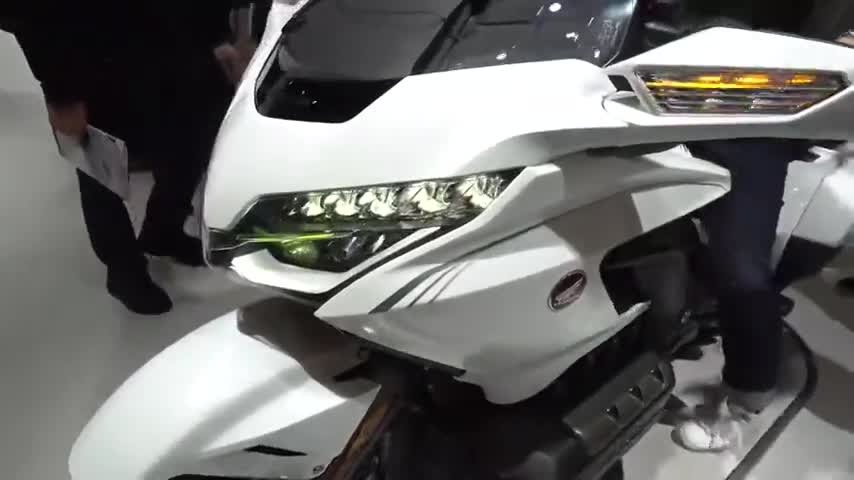 2020本田金翼GoldwingTourDCT车展实拍