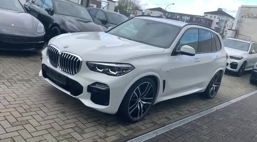 2020款宝马X530d柴油版到货，外观和内饰实拍