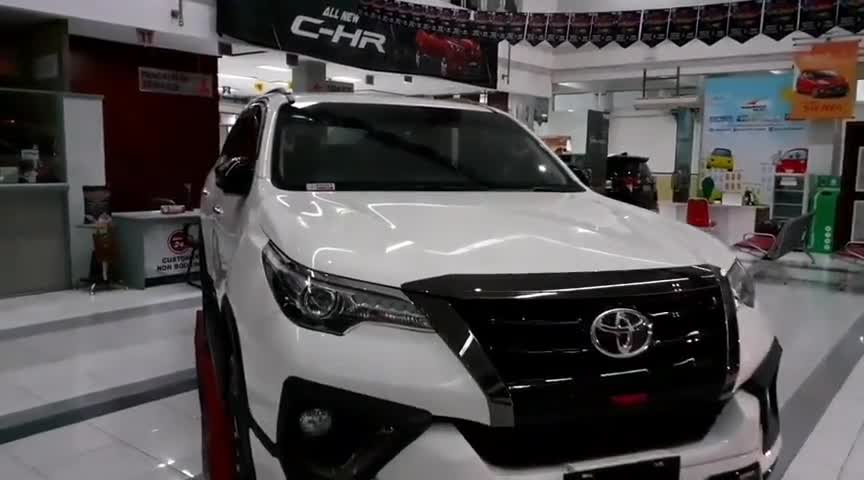 2020款丰田奔跑者TRD到店鉴赏，外观和内饰实拍