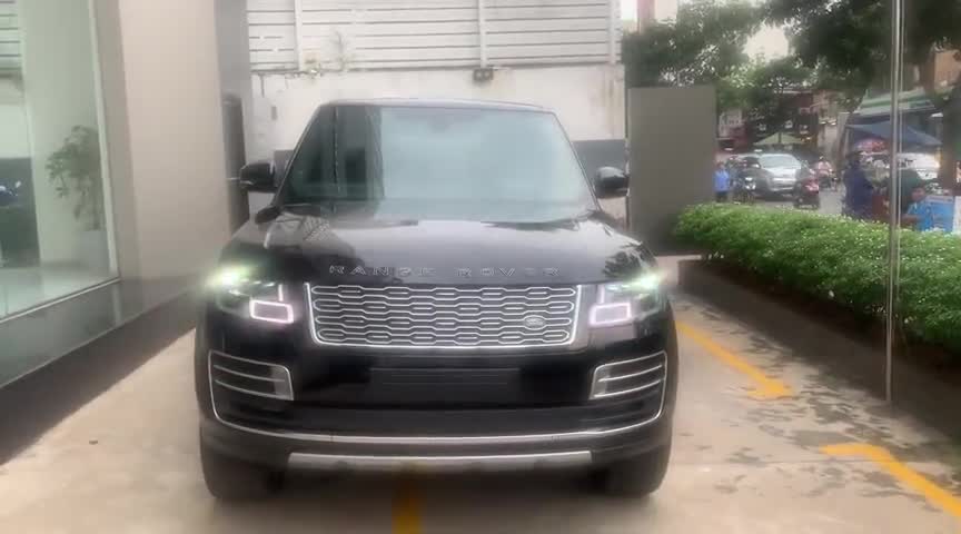 2020款路虎揽胜巅峰SV版，外观和内饰实拍