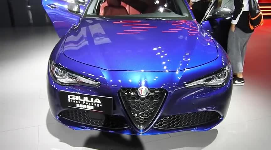 实拍阿尔法罗密欧Giulia黑标限量版！真的就只是速度机器！