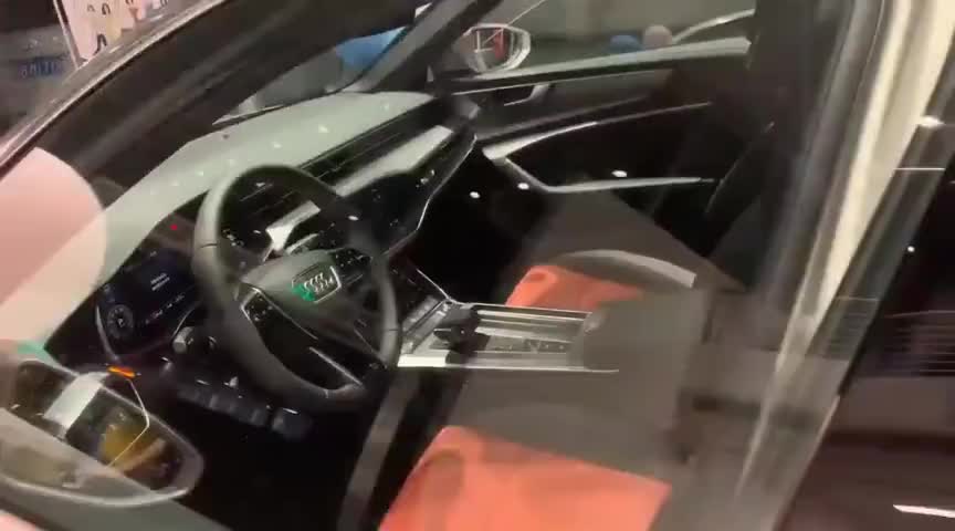 奥迪车展示不一样的美