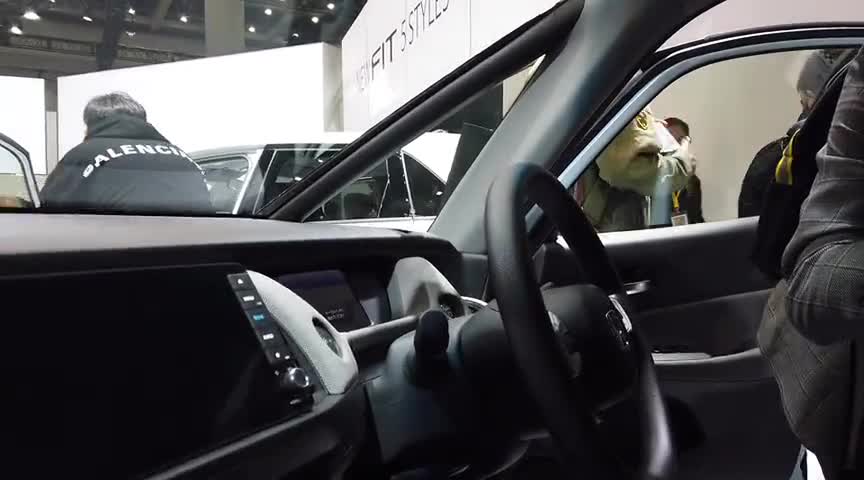 全新飞度顶配内饰高级感提升，低配全部硬塑料