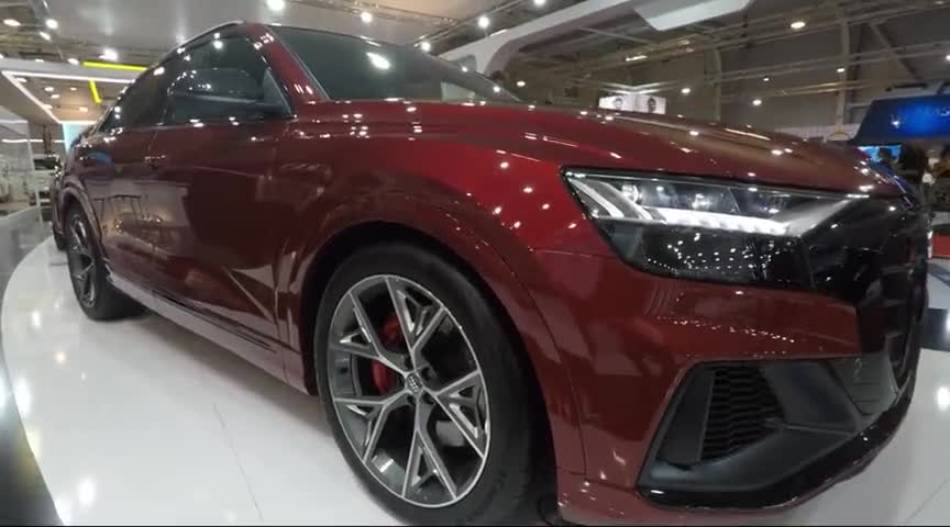 2020款全新奥迪SQ8到货，打开贯穿式尾灯后，给个不买的理由！