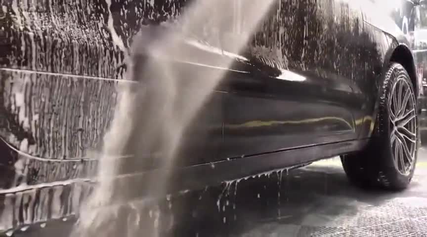 爱车美容养护精洗进行中