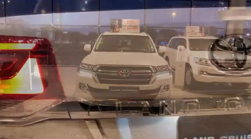 2020款丰田兰德酷路泽GXR到店实拍，颜值相当高，不服不行！