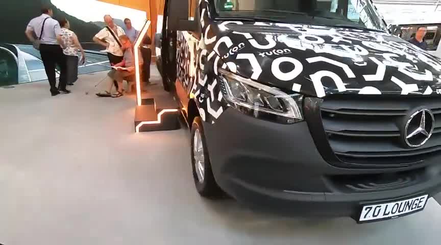 实拍2020款奔驰房车，有冰箱，有浴室，还能做饭，太舒适了！