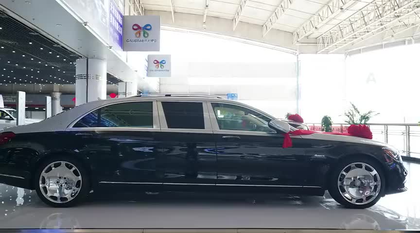 老板们的最爱车型，实拍奔驰迈巴赫加长版