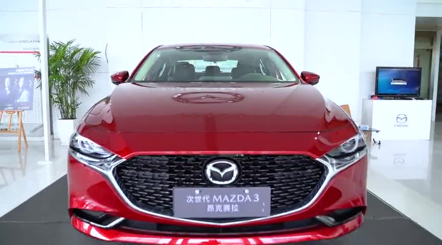 实拍全新马自达3外观，采用魂动2.0设计语言