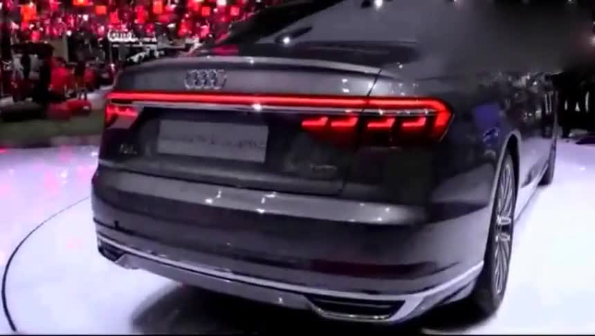 高清实拍奥迪A8帅气十足