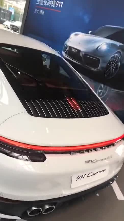 保时捷911全新硬顶车型，贯穿式LED尾灯展现所有霸气！
