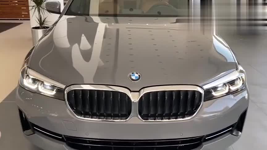 2021款宝马5系来了，颜值不输奥迪A8L，看到实车是不是爱上了？