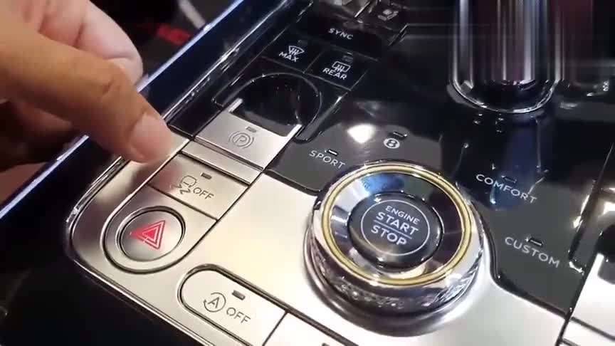 2020款宾利飞驰店内细节实拍