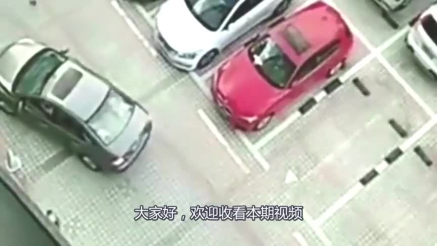 实拍女司机倒车入库，另眼相看的技术，太不可思议了！