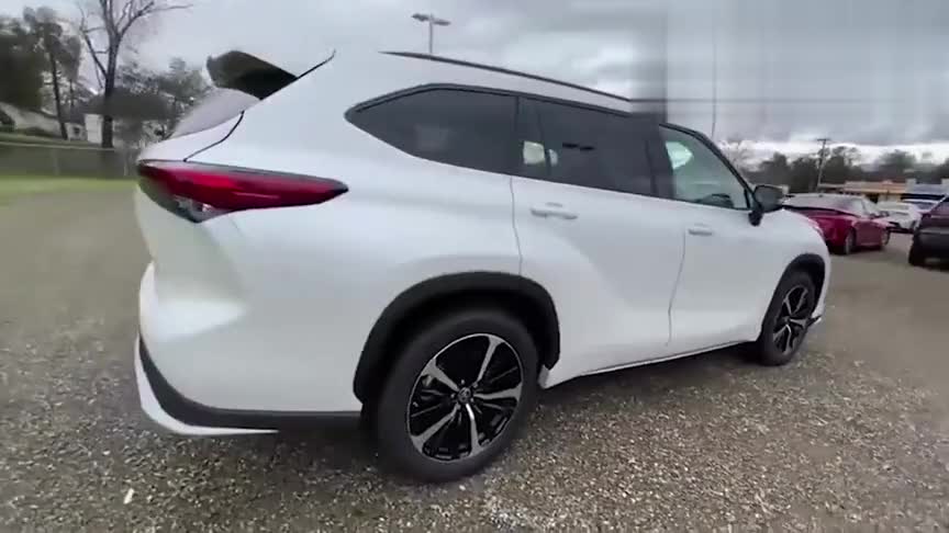 2021款丰田汉兰达实车展示，2+2+3布局，23万起值不值得自己看