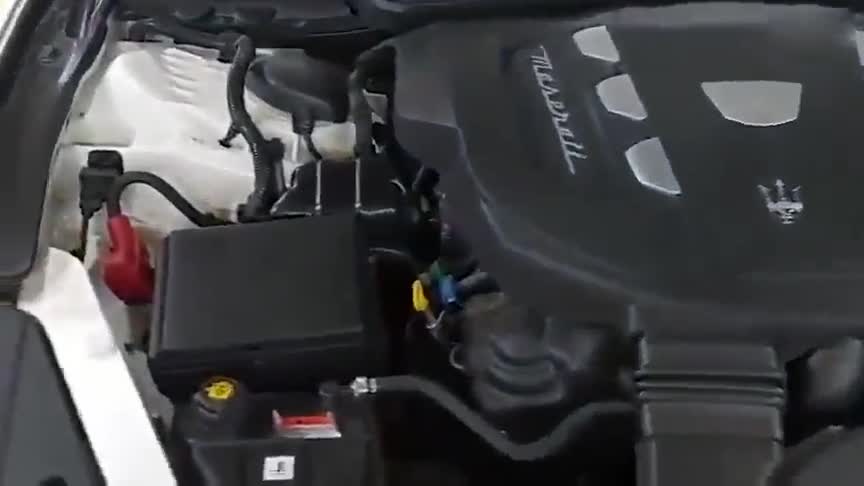 玛莎拉蒂总裁豪华版无框车门打开