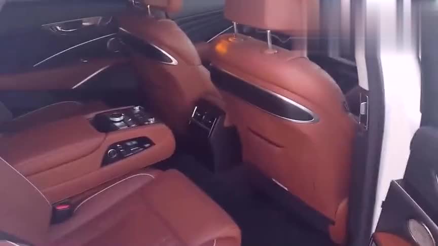 起亚K900实车展示