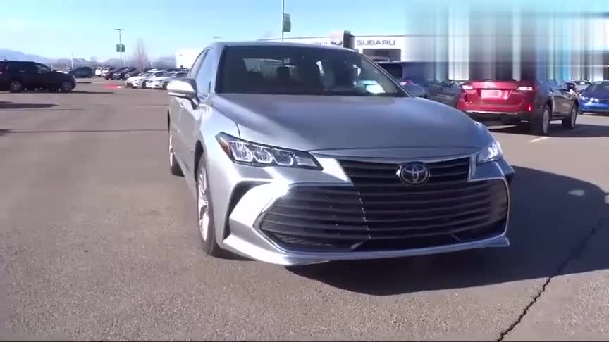 2021款丰田亚洲龙高清实拍，有这颜值和内饰，买不买雅阁自己定