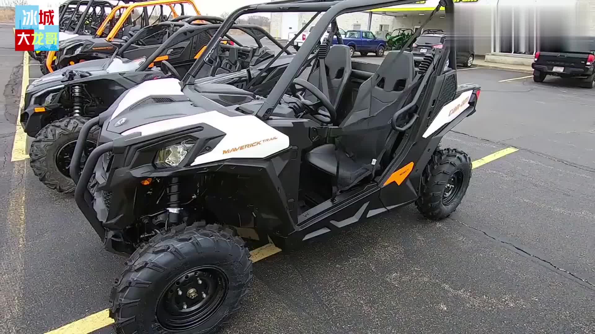 全地形越野四驱车,排量800cc,庞巴迪独行侠,外观相当酷!