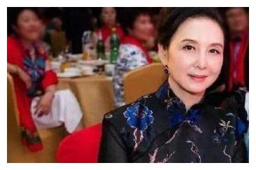 《西游记》嫦娥邱佩宁:正红时嫁入豪门,今62岁做慈善人美心更美