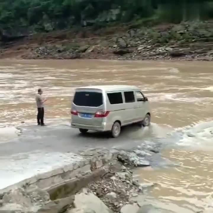 实拍：五菱果然是神车啊，能不能过年回家就靠你了！