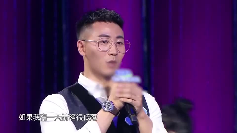 《新相亲大会》男嘉宾张文凯成功牵手4号女嘉宾李子涵