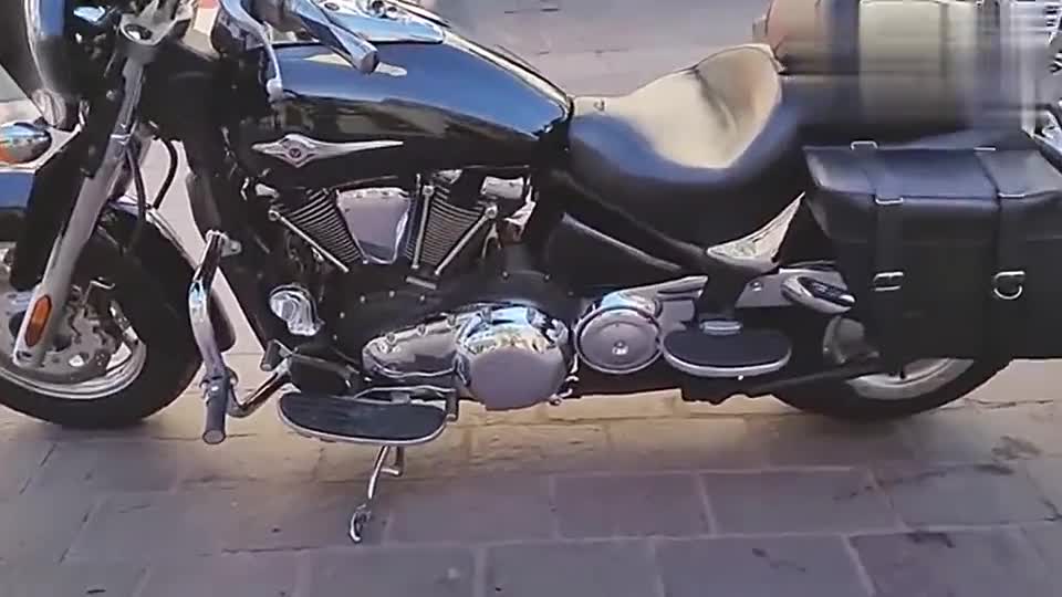 对标哈雷大滑翔，排量2000cc，实拍川崎大火神