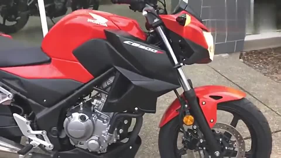 本田CB300F实车展示，来听听单杠300的声音吧