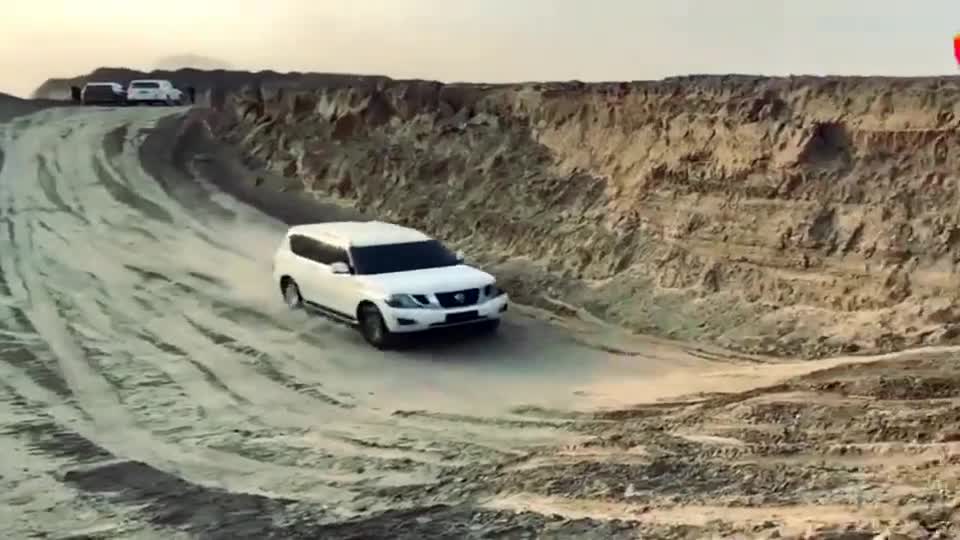 终于知道日产途乐为啥被称为“越野之神”了！