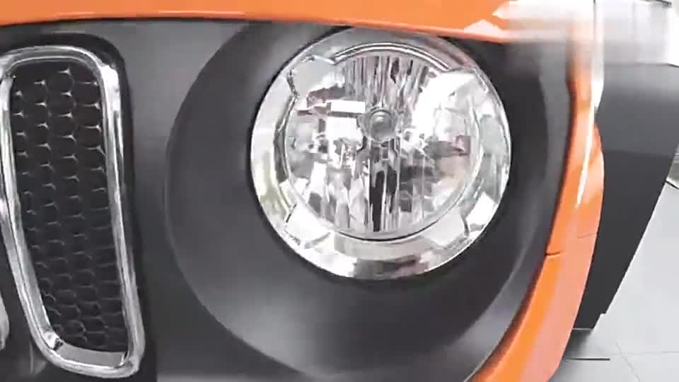 车型鉴赏，实拍JEEP自由侠顶配版，20L发动机9AT变速箱