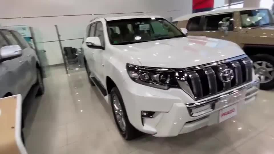 新车到店，2020款丰田普拉多VX，颜值相当高，不要太喜欢