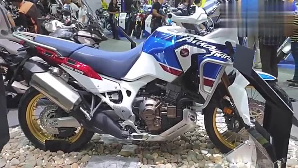 探险更专注，实拍本田“非洲双缸”自动挡版，给油就走