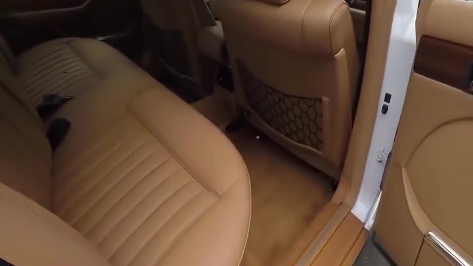 很少见的1986年白色奔驰，保养的真不错，发动机依然给力