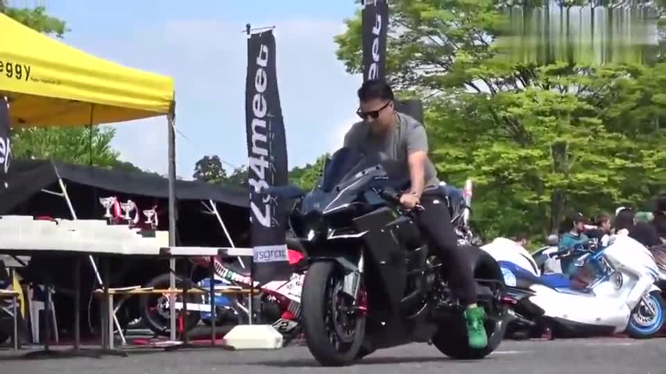 机车摩托：底盘可升降，实拍川崎H2改装车，相当拉风！