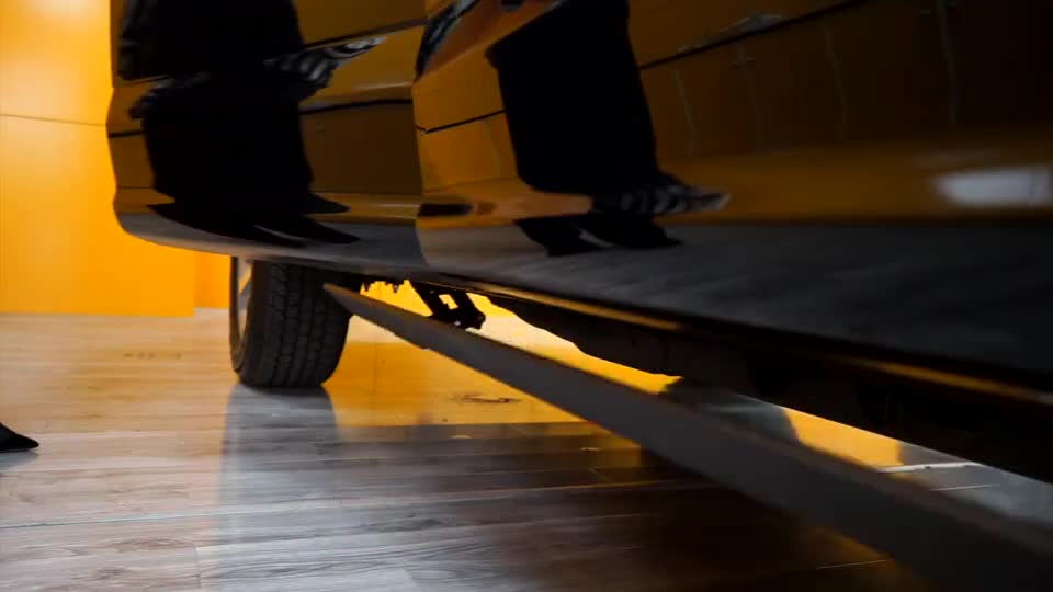 为何福特F150在国外是豪华大皮卡，到国内竟成了不限行的SUV？