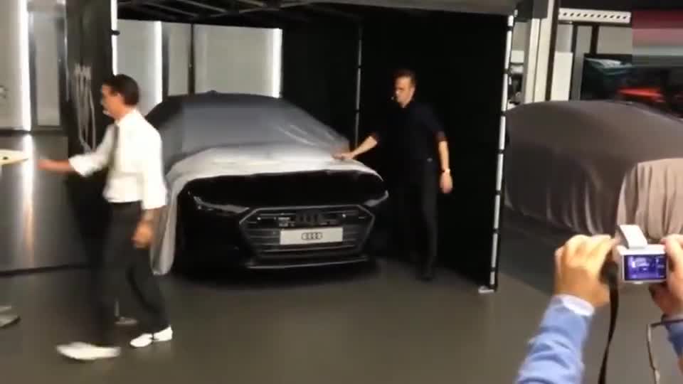 奥迪为什么被称为灯厂：看看这辆最新款的奥迪A7你就明白了