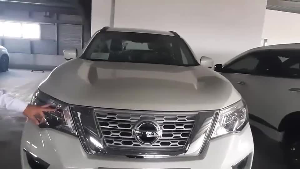 2020款日产途达入库实拍，打开车门看到内部空间，感觉值了