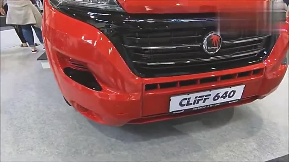 旅行神器，实拍菲亚特小型房车，有餐桌能做饭，还有卫生间