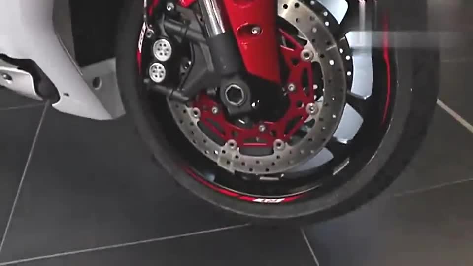 雅马哈两轮超跑R1到店实拍，感觉怎样