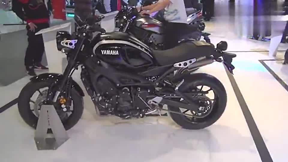 新车鉴赏，实拍雅马哈全新XSR900，三缸复古范儿