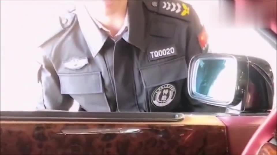 停车场拒停劳斯莱斯，车主执意要停，不仅不要停车费，还专人看护