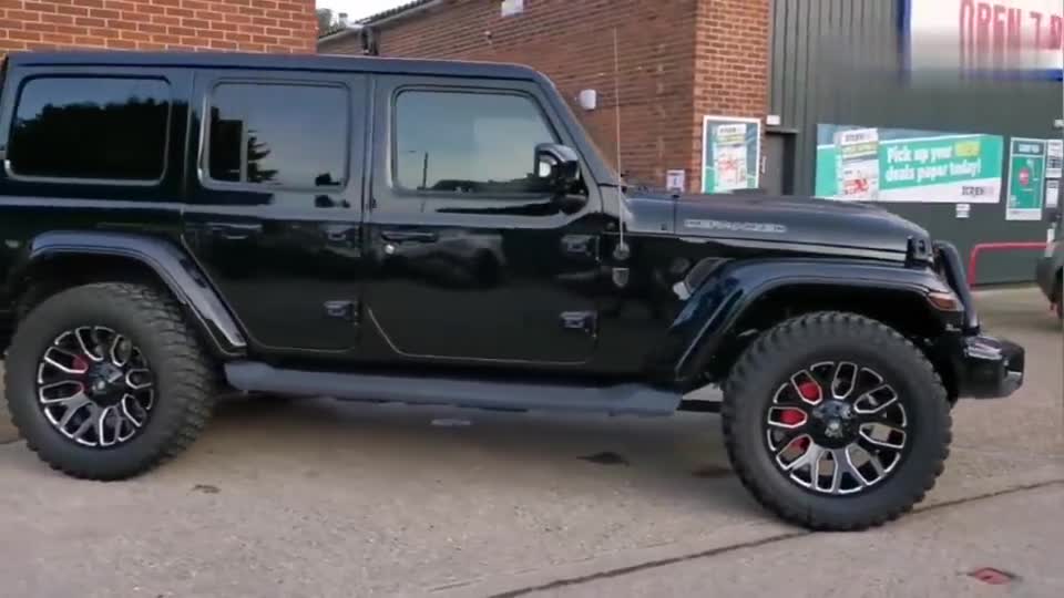 一身傲骨霸气硬派，内外实拍黑色JEEP牧马人