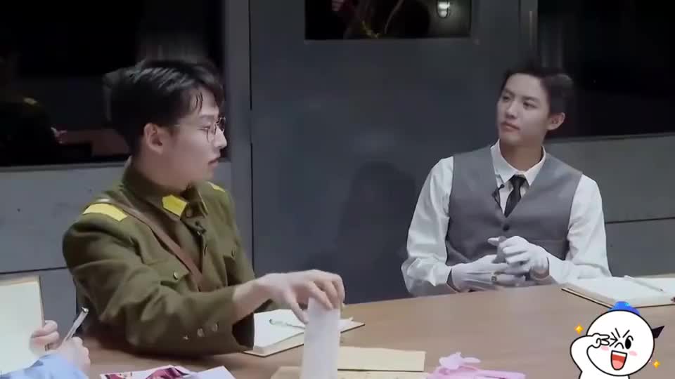 周峻纬上线播音腔念英文,谁料看到唐九洲,有被可爱到