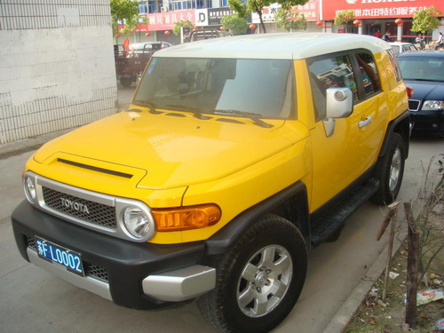 南通如东街头实拍丰田FJ越野车，车牌
