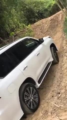 限量版雷克萨斯LX570，越野挑战45度