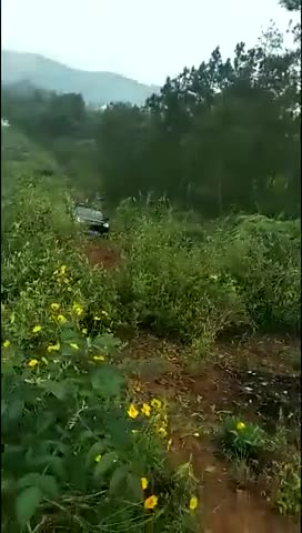 越野车山路挑战拉练实拍视频