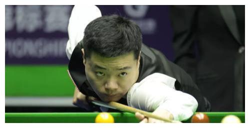 33岁桌球名将丁俊晖,身价过亿一团和气,