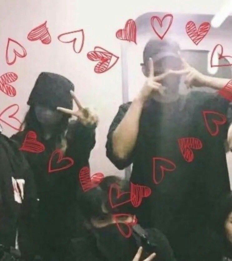 H男星和四字小花恋情再添交往细节，网友直播爆料，地下恋不容易