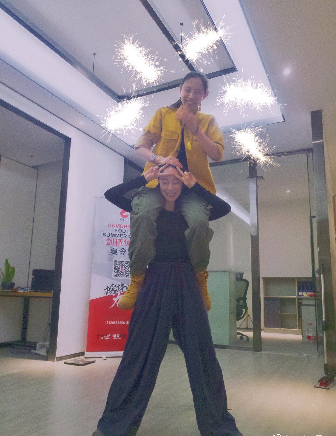 杨丽萍接班人水月结婚,对象圈外人,并没有看到杨丽萍参加婚礼